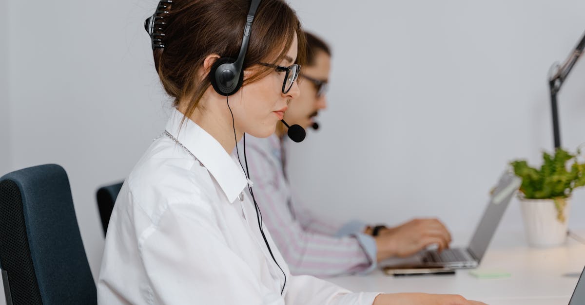 découvrez notre service client dédié, prêt à répondre à toutes vos questions et à vous offrir une assistance personnalisée pour garantir votre satisfaction à chaque étape de votre expérience.
