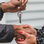 découvrez des stratégies de vente efficaces pour maximiser vos résultats commerciaux. apprenez à persuader vos clients, à négocier habilement et à conclure des ventes avec succès grâce à nos conseils pratiques sur les tactiques de vente.