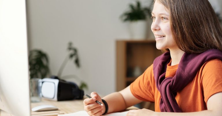 découvrez notre guide complet sur la connaissance produit : apprenez à maîtriser les caractéristiques, avantages et applications de vos produits pour mieux servir vos clients et optimiser vos stratégies de vente.